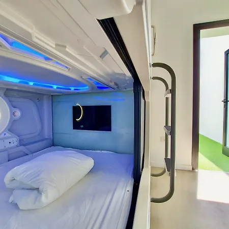 Capsule hotel Atypicap Capsule